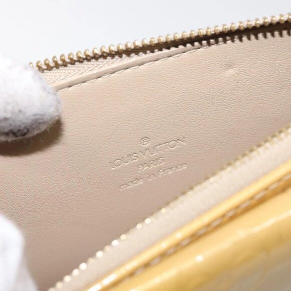 Share LOUIS VUITTON Monogram Vernis Motto Accessory Pouch Beige - Picture 8 of 16